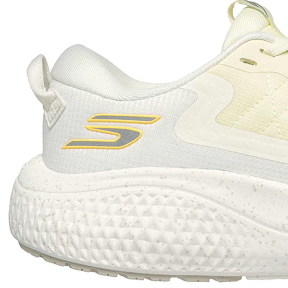 SKECHERS GO RUN® Supersonic Max™ AT รองเท้าวิ่งเทรลผู้หญิง