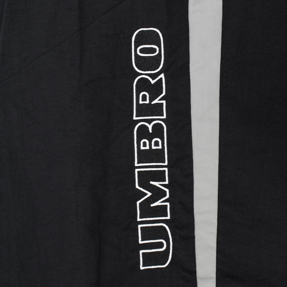 UMBRO Relaxed Track กางเกงลำลองขายาวผู้ชาย Supersports Thailand