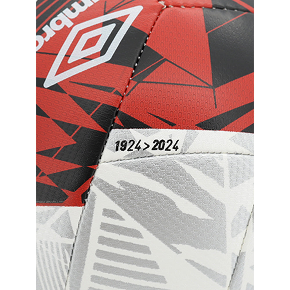 UMBRO Neo Swerve Football Ball
