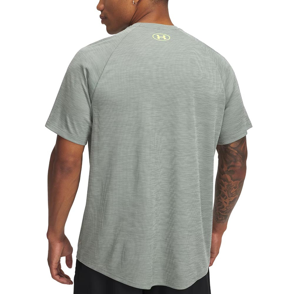 UNDER ARMOUR Tech™ Textured เสื้อออกกำลังกายผู้ชาย