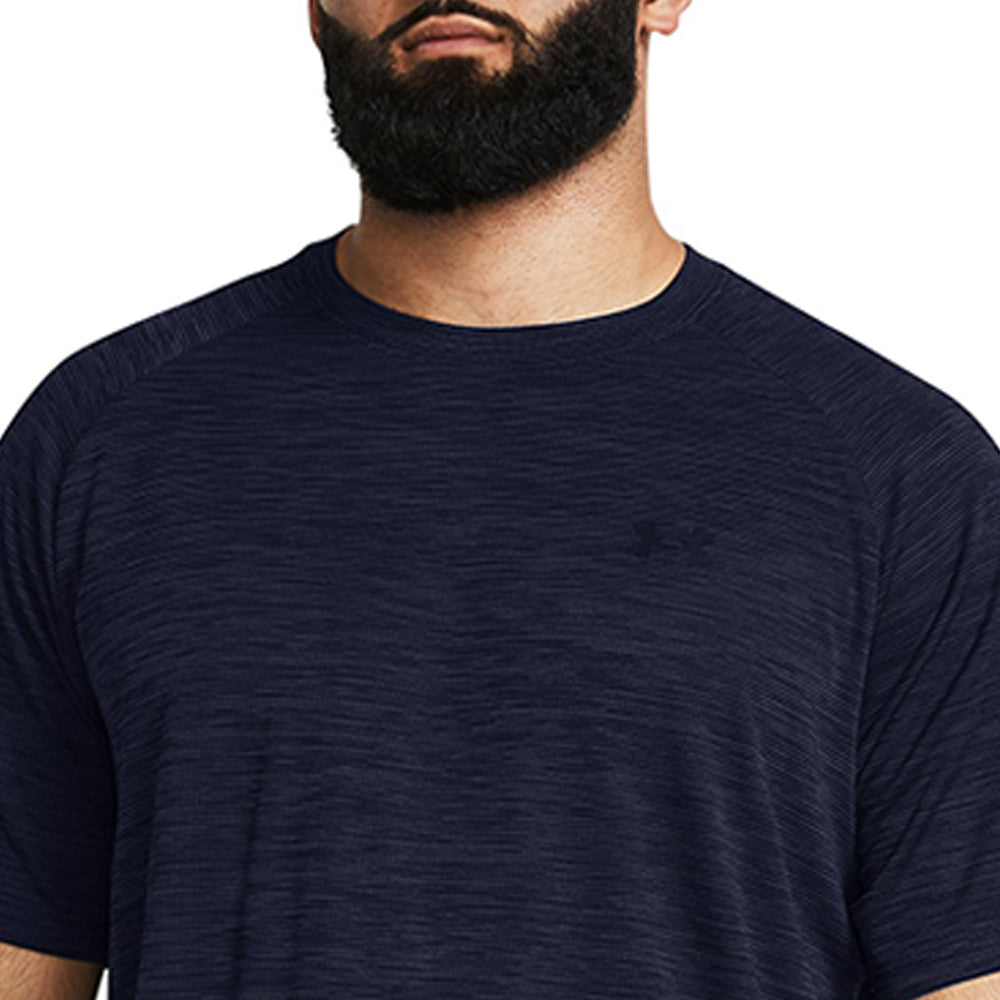 UNDER ARMOUR Tech™ Textured เสื้อออกกำลังกายผู้ชาย