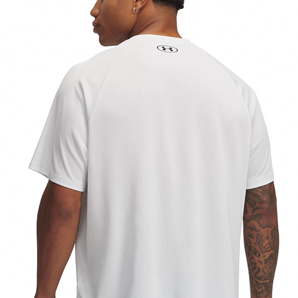 UNDER ARMOUR Tech™ Textured เสื้อออกกำลังกายผู้ชาย