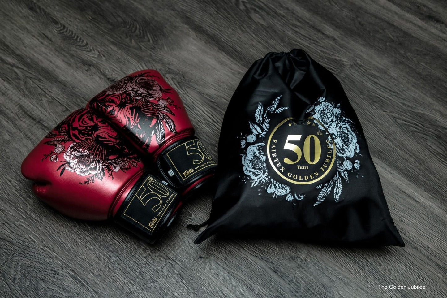 golden_jubilee_gloves_nylon_bag.jpg Supersports Thailand