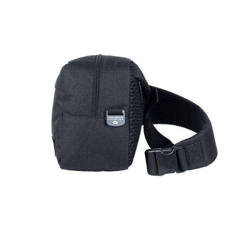 678de09d3aa13c4024ca215a_classic-crossbody-11l-absolute-black_1771916923735.jpg