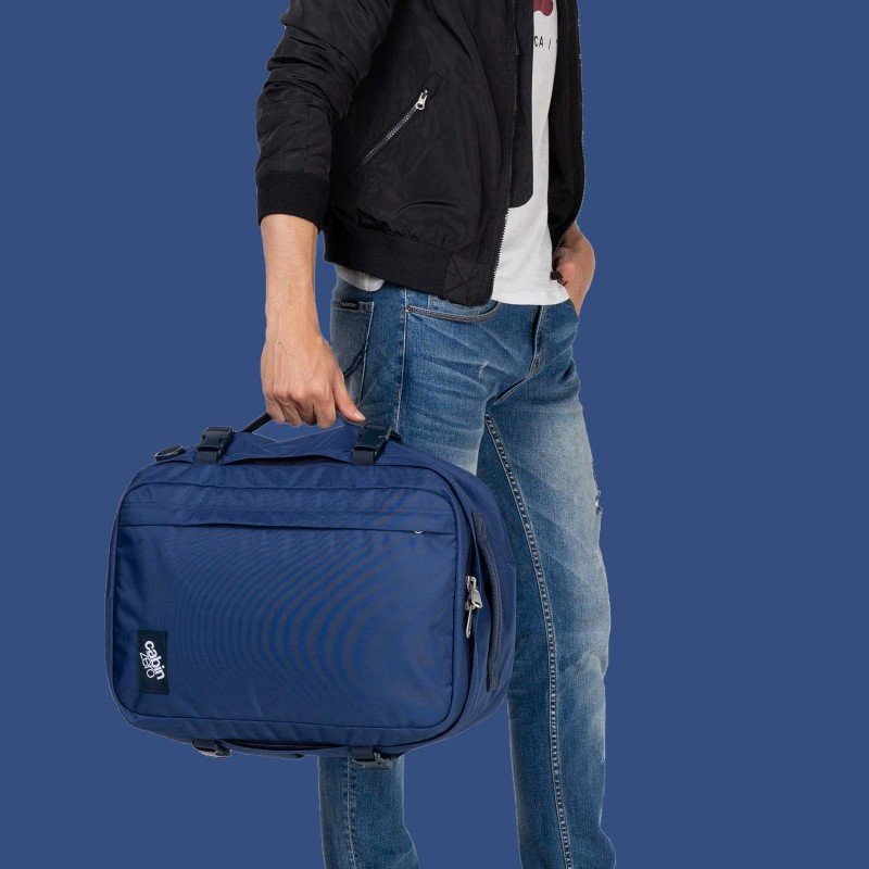 678de09d3aa13c4024ca215a_classic-plus-32l-navy-6_1772088593601.jpg