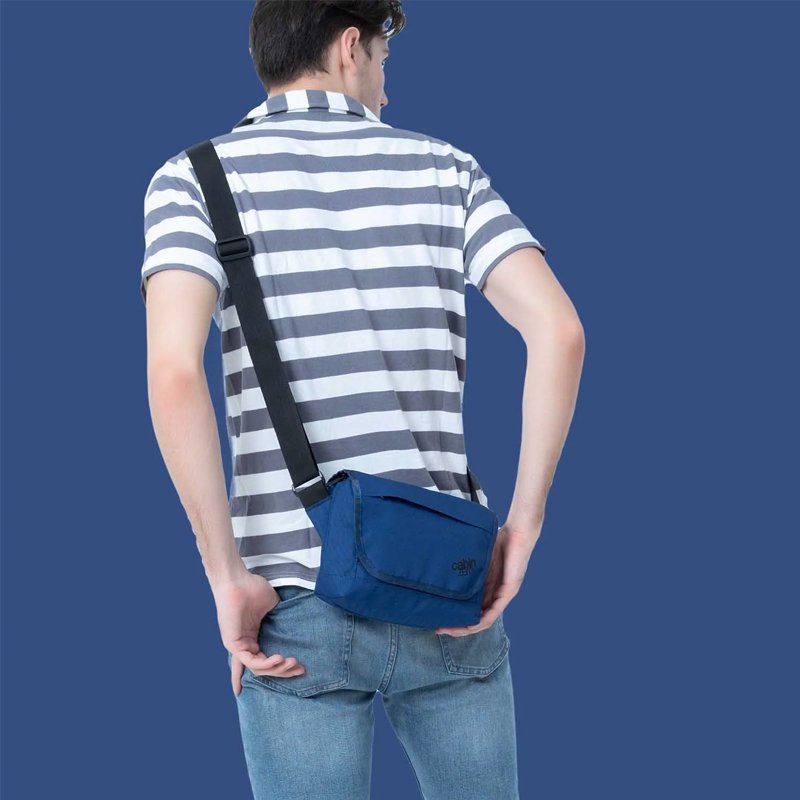 678de09d3aa13c4024ca215a_flapjack-4l-navy-5_1771913881452.jpg