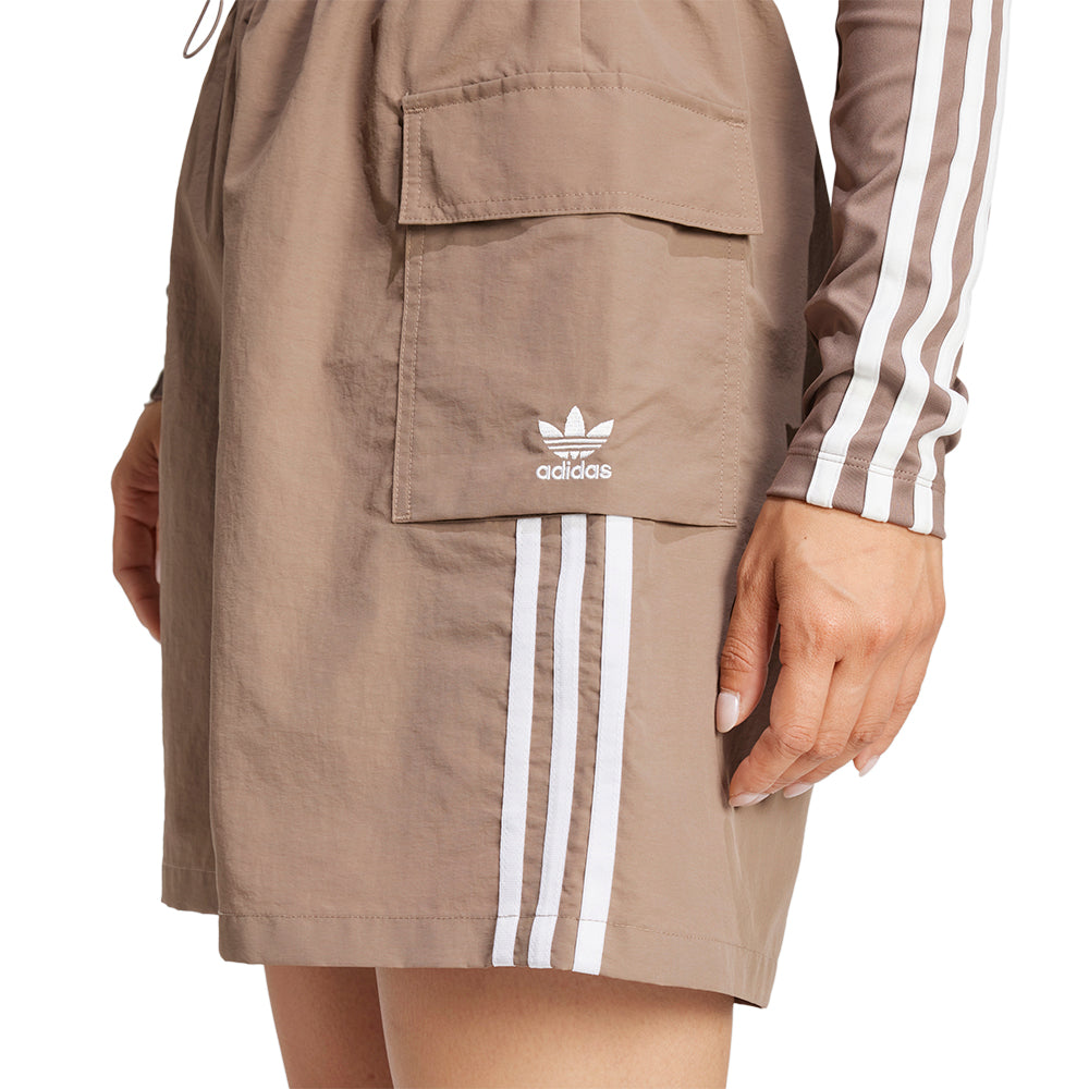 ADIDAS ORIGINALS Adicolor Cargo กางเกงขาสั้นผู้หญิง