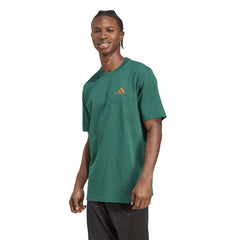 ADIDAS Doodle Hunt Hike Graphic เสื้อยืดผู้ชาย