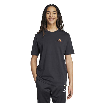 ADIDAS Doodle Hunt Hike Graphic เสื้อยืดผู้ชาย