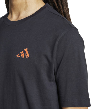 ADIDAS Doodle Hunt Hike Graphic เสื้อยืดผู้ชาย