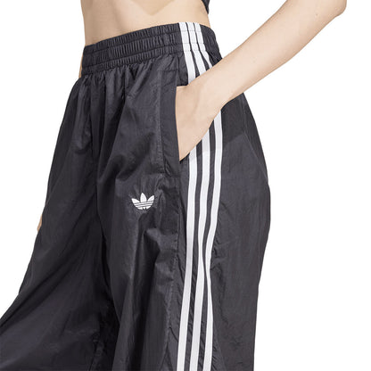 ADIDAS ORIGINALS Adicolor Teamgeist Oversized Track Women's Lifestyle Pants - Supersports Thailand