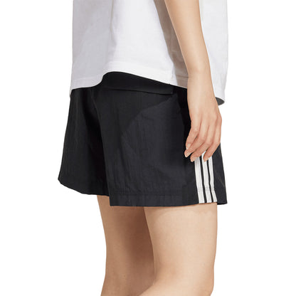 ADIDAS Essentials 3-Stripes Lifestyle Woven กางเกงขาสั้นผู้หญิง