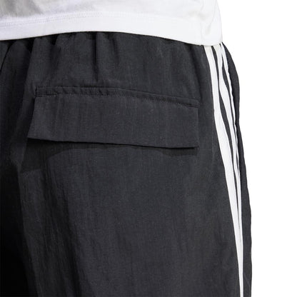 ADIDAS Essentials 3-Stripes Lifestyle Woven กางเกงขาสั้นผู้หญิง