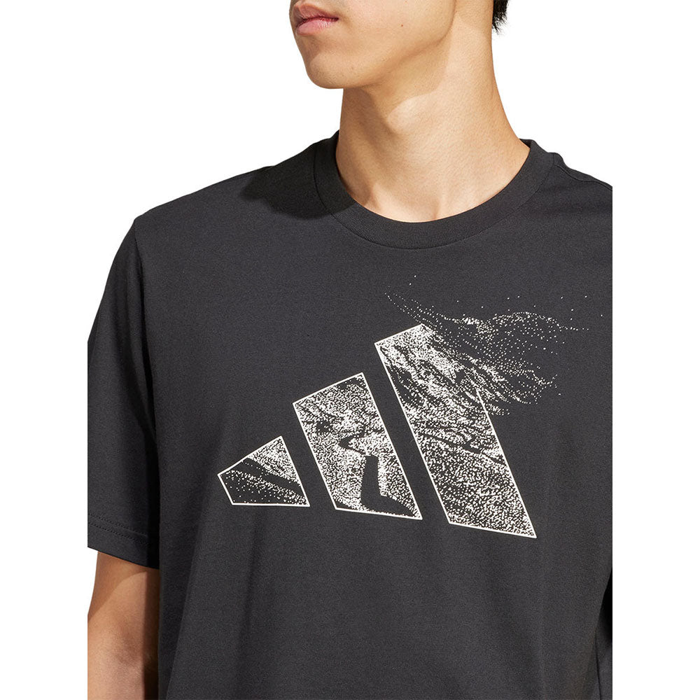 ADIDAS City Escape Logo Graphic เสื้อยืดผู้ชาย