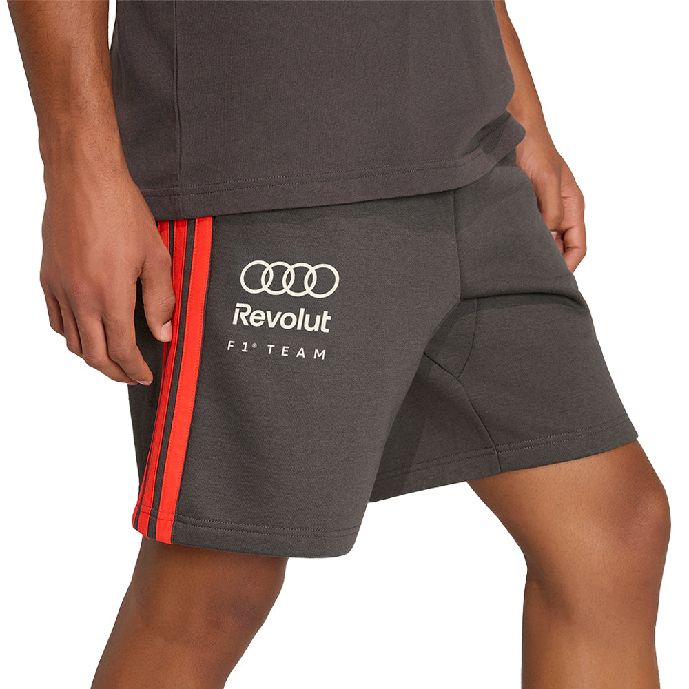 ADIDAS Audi Revolut F1 Team DNA กางเกงลำลองขาสั้นผู้ชาย Supersports Thailand