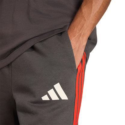 ADIDAS Audi Revolut F1 Team DNA กางเกงลำลองขาสั้นผู้ชาย