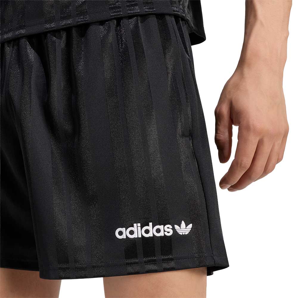 ADIDAS Liverpool FC EQT กางเกงฟุตบอลขาสั้นผู้ชาย Supersports Thailand