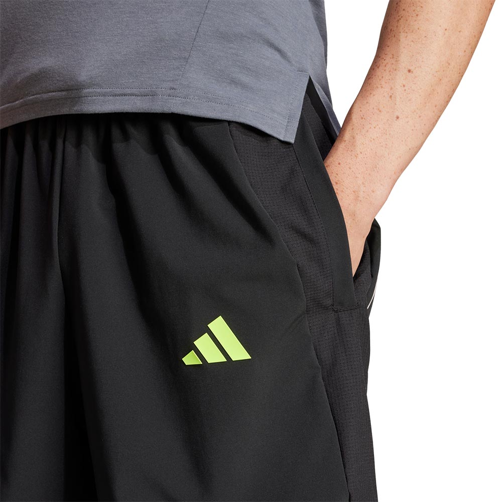 ADIDAS Tech กางเกงออกกำลังกายขาสั้นผู้ชาย