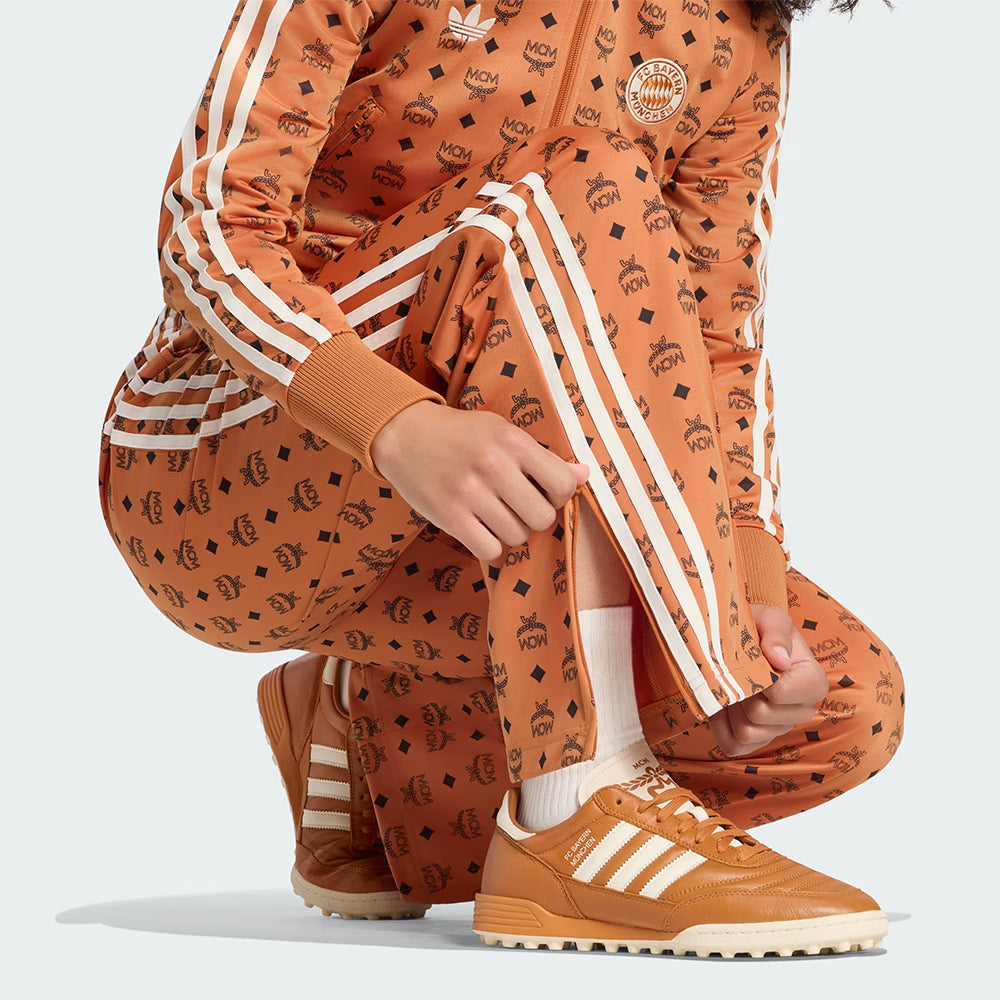 ADIDAS x MCM FC Bayern Muenchen 2026/27 Track กางเกงฟุตบอลขายาวผู้หญิง Supersports Thailand