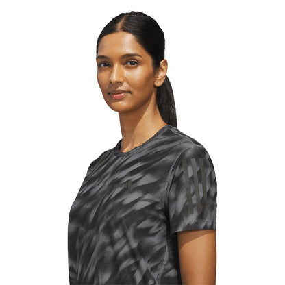 ADIDAS Own The Run Allover Print เสื้อวิ่งผู้หญิง