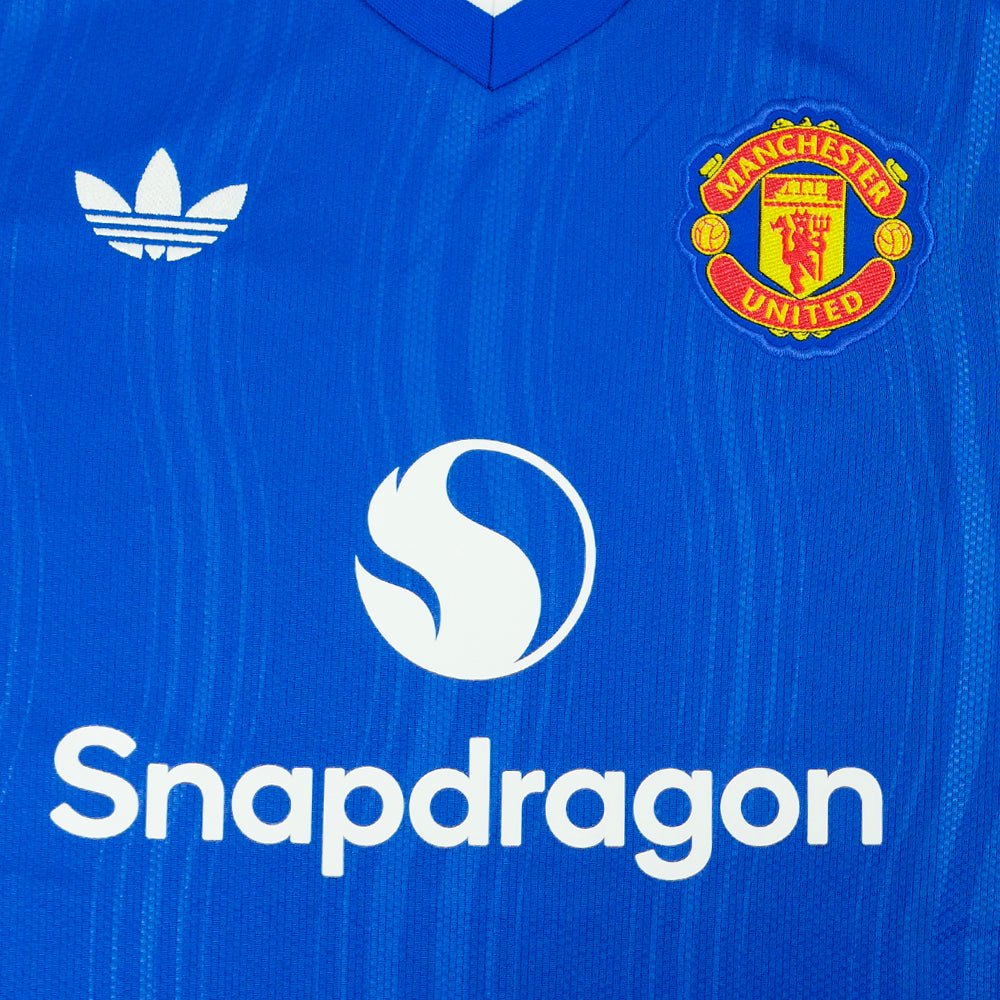 ADIDAS เสื้อแข่งผู้หญิงทีมแมนเชสเตอร์ ยูไนเต็ด ชุดเยือน ฤดูกาล 2026/27 Supersports Thailand