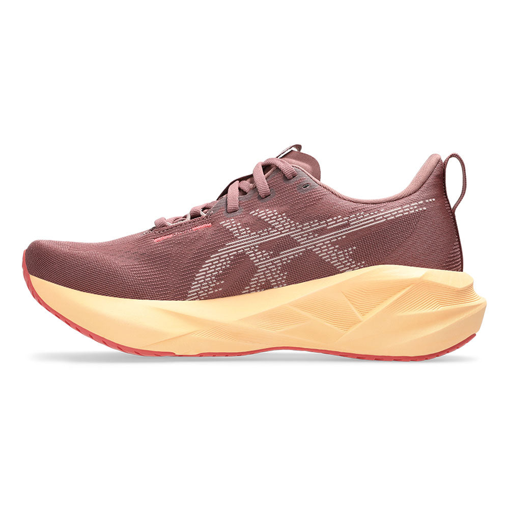 ASICS Novablast 5 รองเท้าวิ่งผู้หญิง