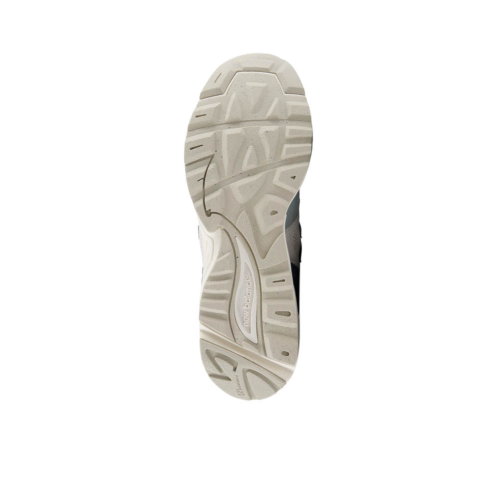 NEW BALANCE 880R Unisex Lifestyle Shoes - Supersports Thailand