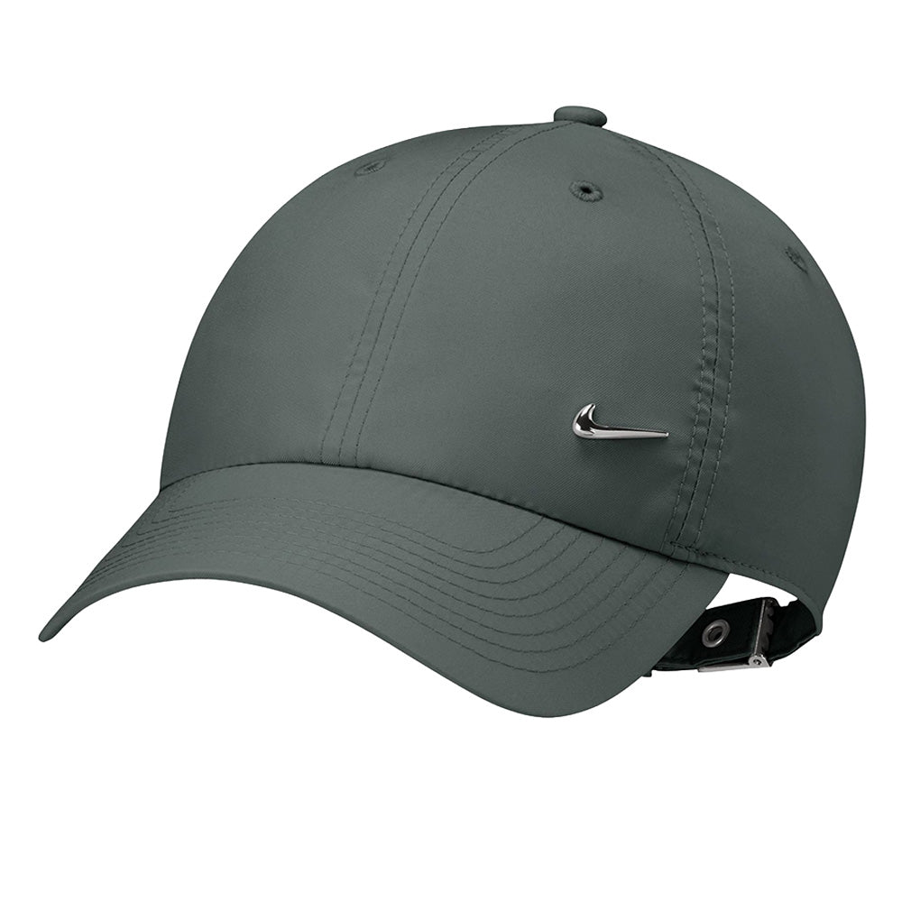 NIKE Dri-FIT Club Unstructured Metal Swoosh หมวกแก๊ปผู้ใหญ่ Supersports Thailand