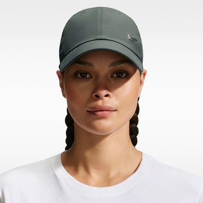 NIKE Dri-FIT Club Unstructured Metal Swoosh หมวกแก๊ปผู้ใหญ่