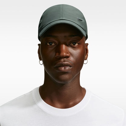 NIKE Dri-FIT Club Unstructured Metal Swoosh หมวกแก๊ปผู้ใหญ่