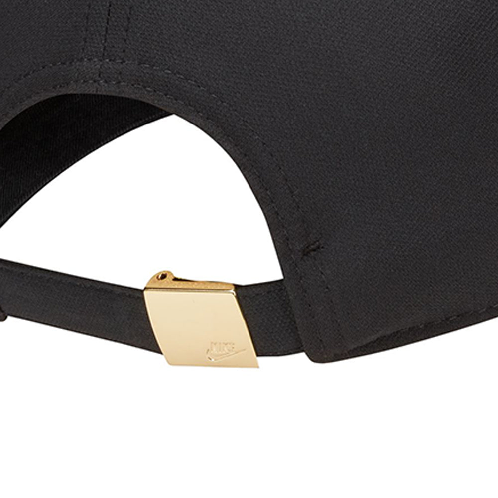 NIKE Dri-FIT Club Structured Metal Logo Unisex Cap - Supersports Thailand