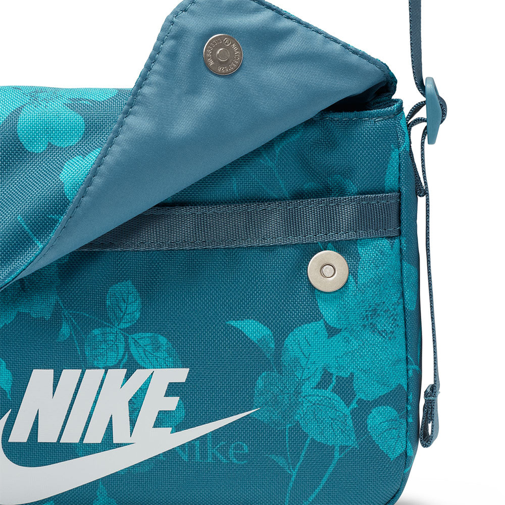 NIKE Sportswear Futura กระเป๋าสะพายข้างผู้หญิง