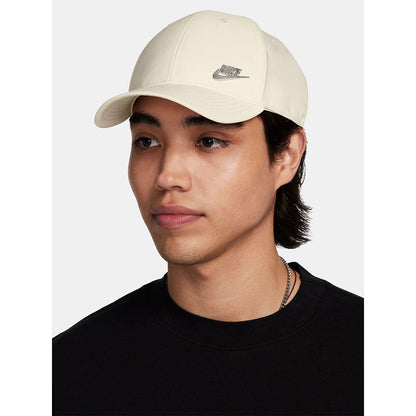 NIKE Dri-FIT Club Structured Metal Logo Unisex Cap - Supersports Thailand
