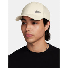 NIKE Dri-FIT Club Structured Metal Logo หมวกแก๊ปผู้ใหญ่