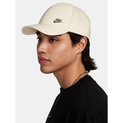 NIKE Dri-FIT Club Structured Metal Logo Unisex Cap - Supersports Thailand