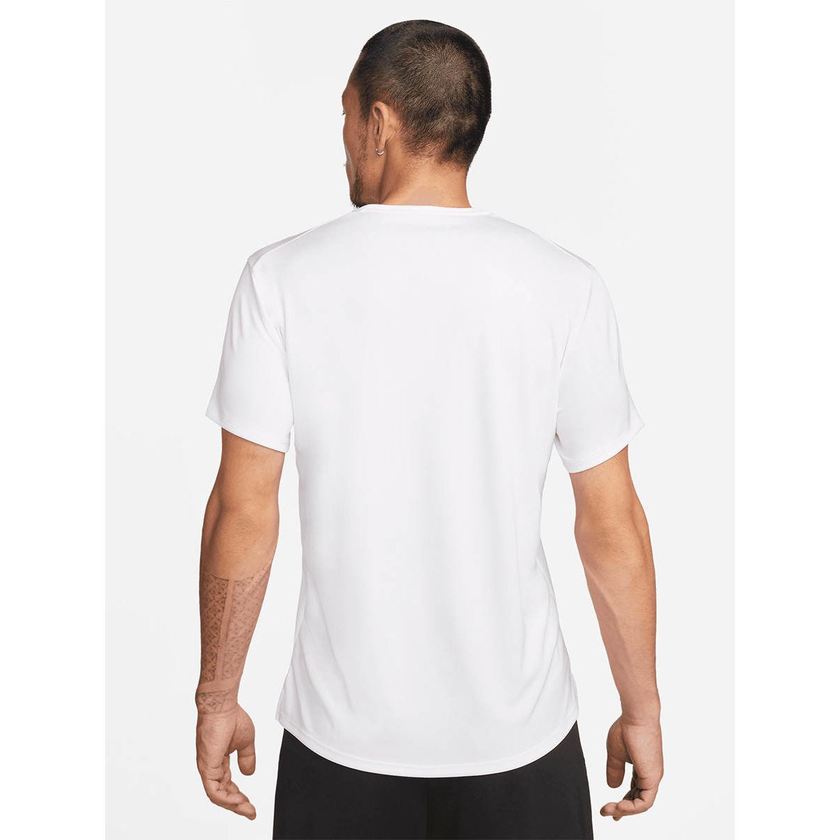 NIKE Dri-FIT UV Miler Men's Running T-Shirt - Supersports Thailand