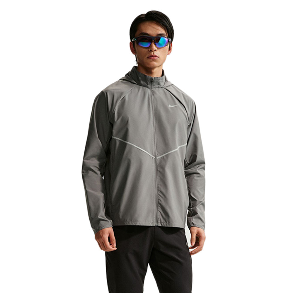 NIKE Miler Men's Running Jacket - Supersports Thailand