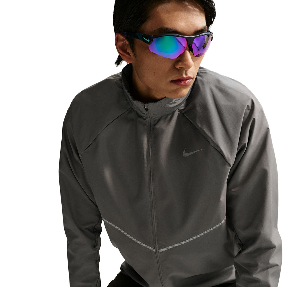 NIKE Miler Men's Running Jacket - Supersports Thailand