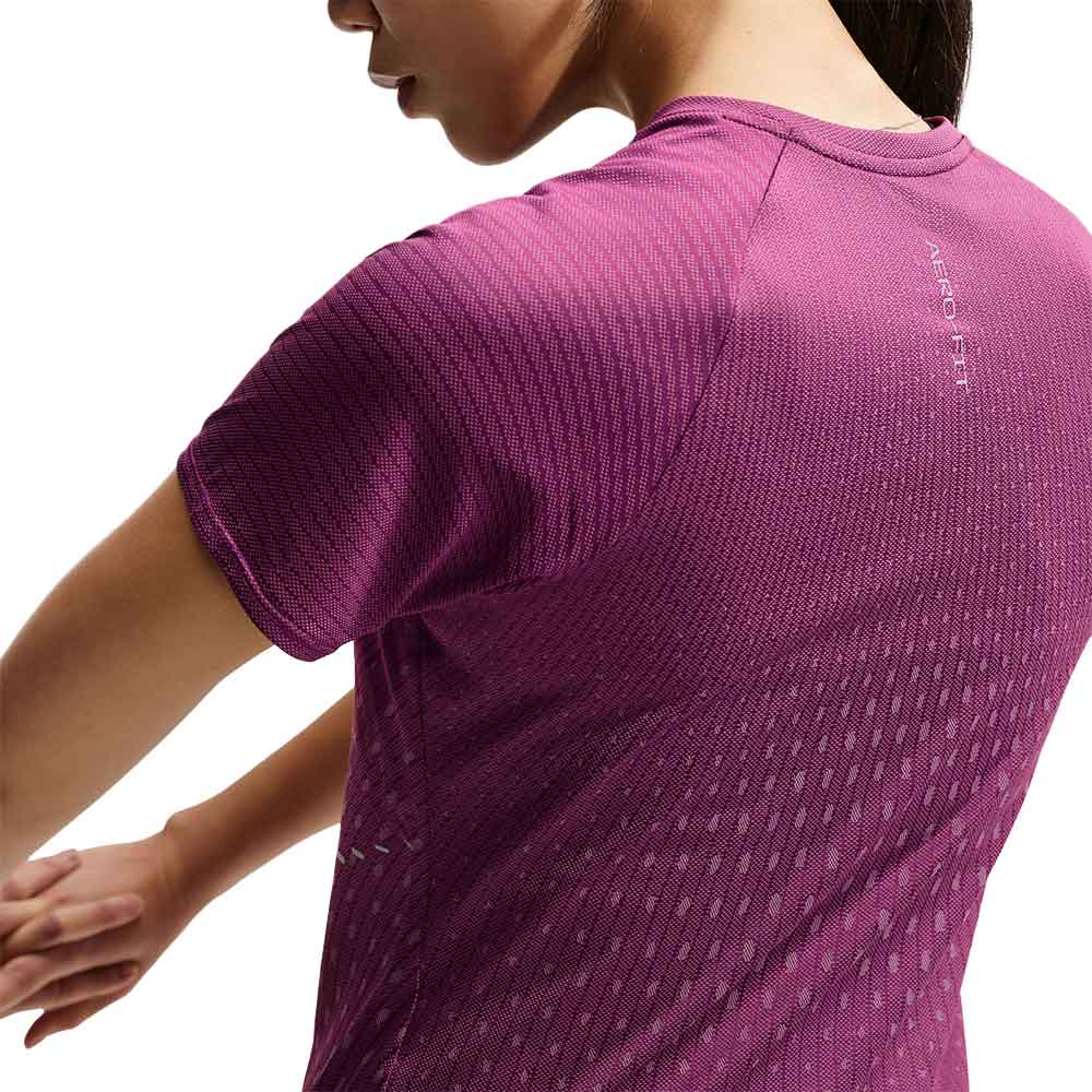 NIKE Swift Aero-FIT Women's Running T-Shirt - Supersports Thailand