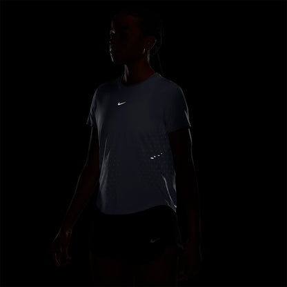 NIKE Swift Aero-FIT Women's Running T-Shirt - Supersports Thailand