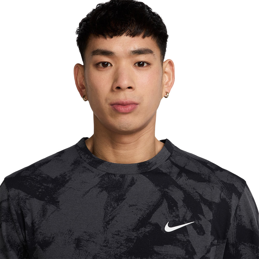NIKE Hyverse Dri-FIT UV เสื้อออกกำลังกายผู้ชาย