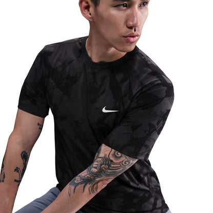 NIKE Hyverse Dri-FIT UV เสื้อออกกำลังกายผู้ชาย