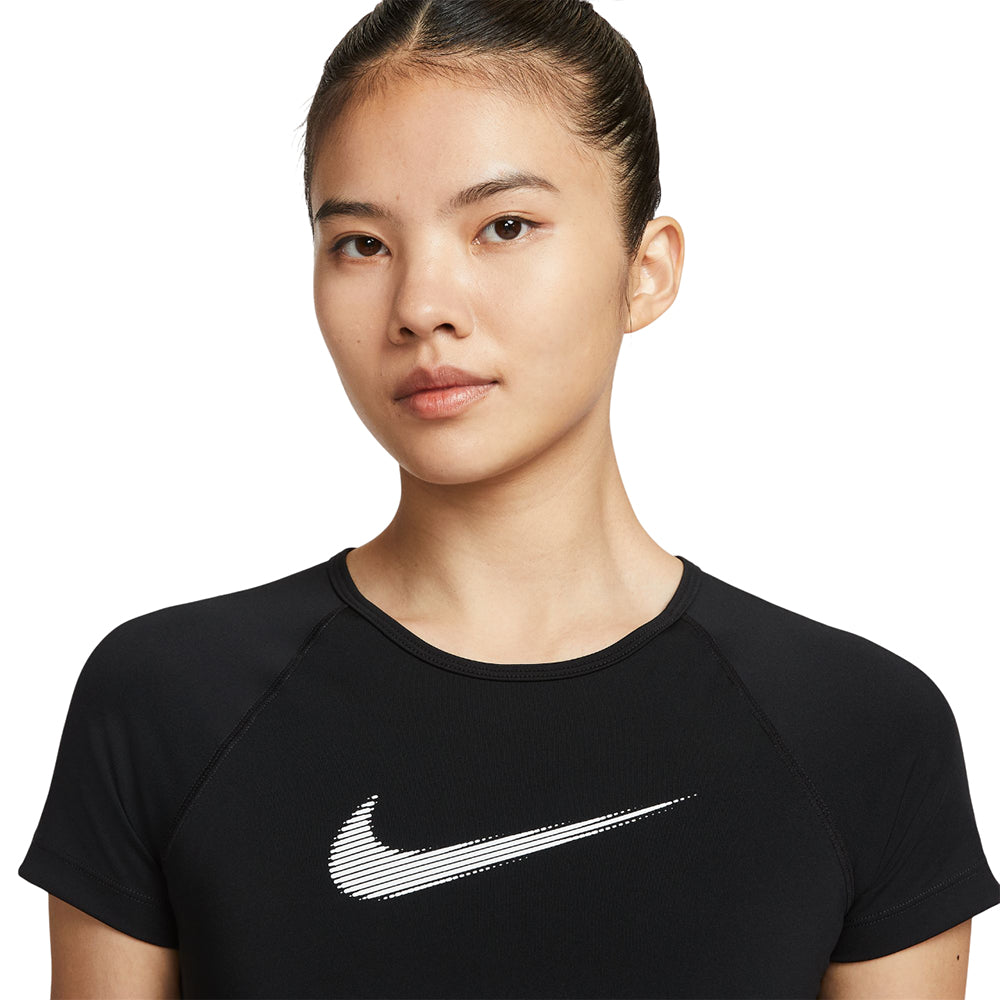 NIKE Pro Cropped Graphic เสื้อออกกำลังกายผู้หญิง