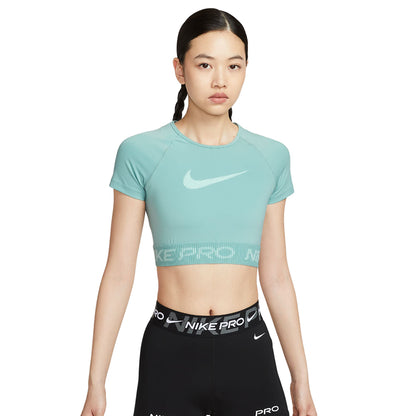 NIKE Pro Cropped Graphic เสื้อออกกำลังกายผู้หญิง