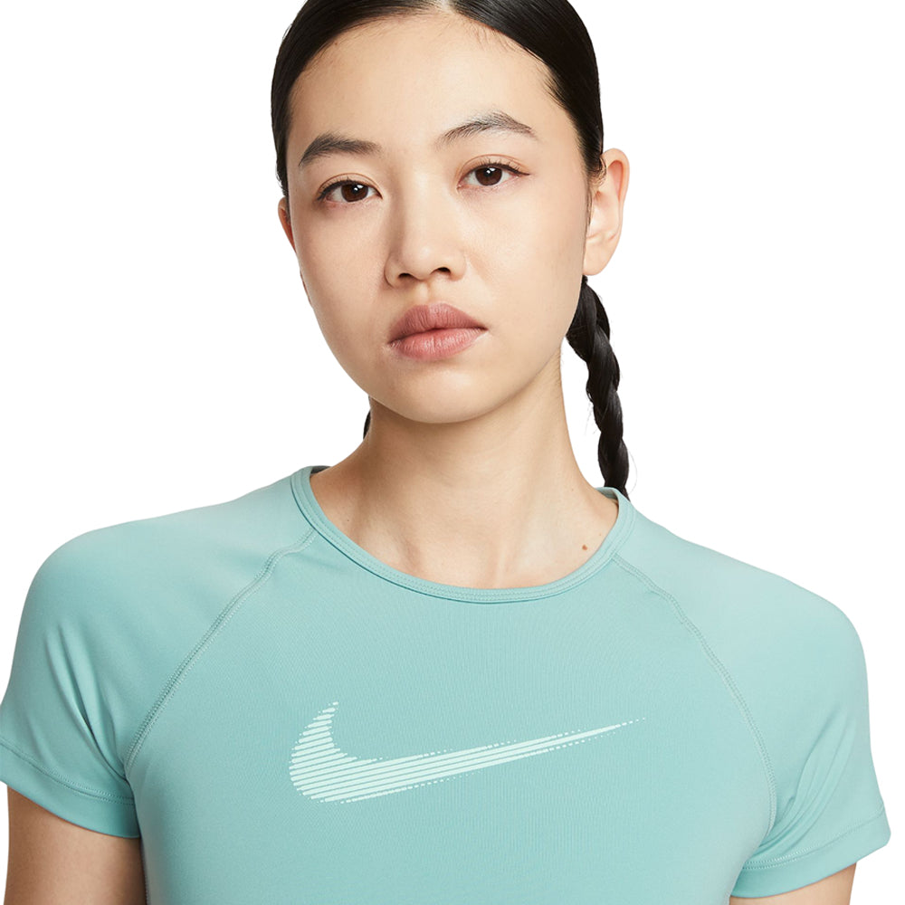 NIKE Pro Cropped Graphic เสื้อออกกำลังกายผู้หญิง