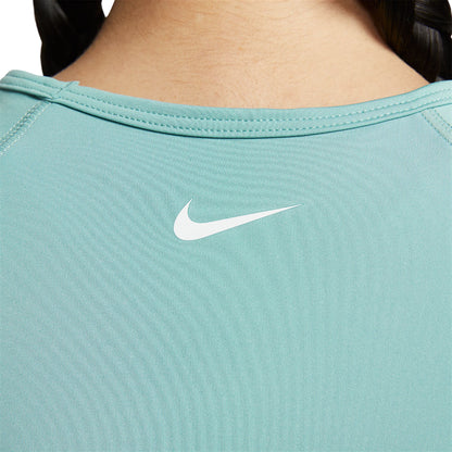 NIKE Pro Cropped Graphic เสื้อออกกำลังกายผู้หญิง