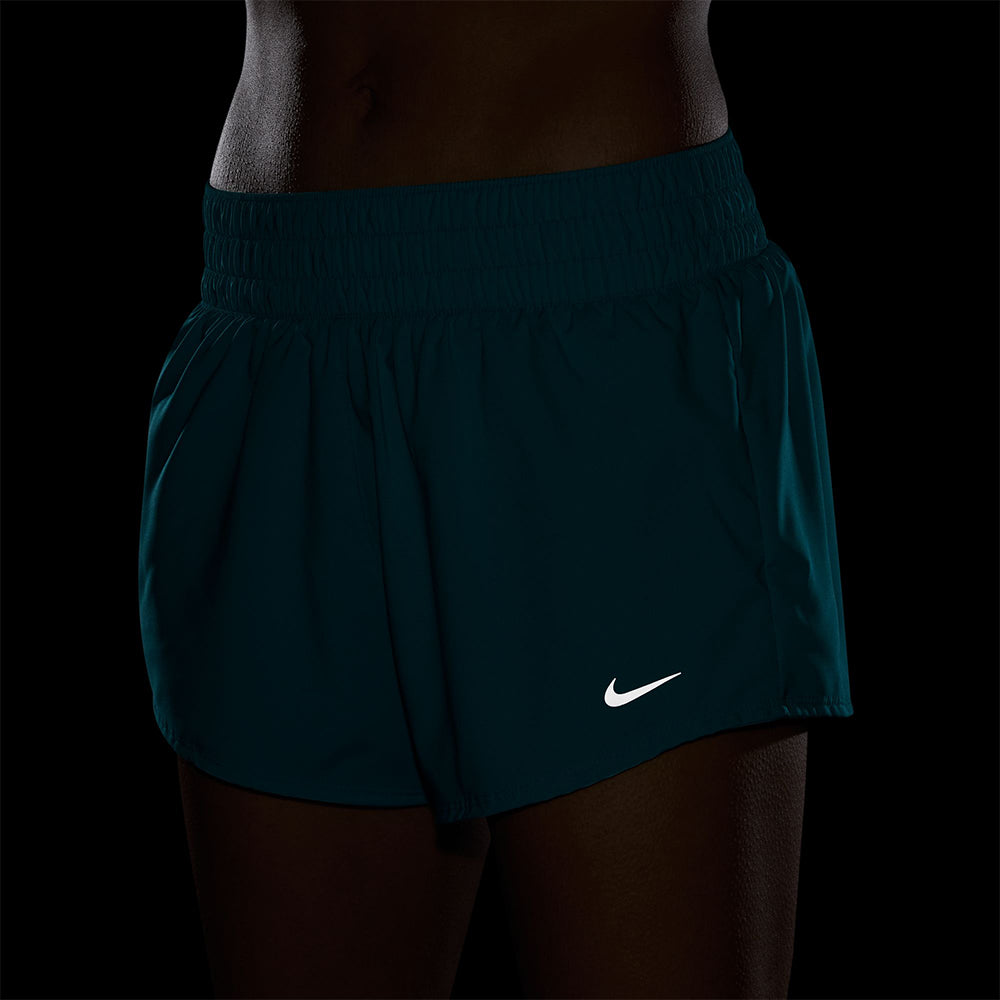 NIKE Dri-FIT One Mid-rise 3" กางเกงออกกำลังกายขาสั้นผู้หญิง