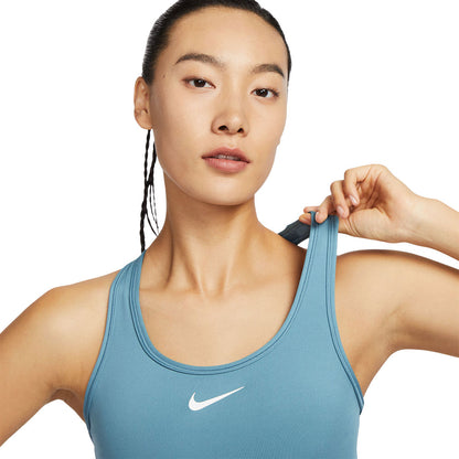 NIKE Swoosh Medium Support สปอร์ตบราผู้หญิง