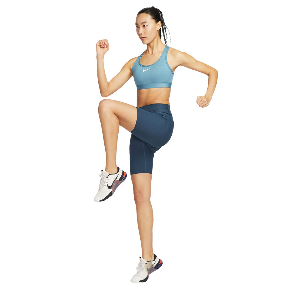 NIKE Swoosh Medium Support สปอร์ตบราผู้หญิง