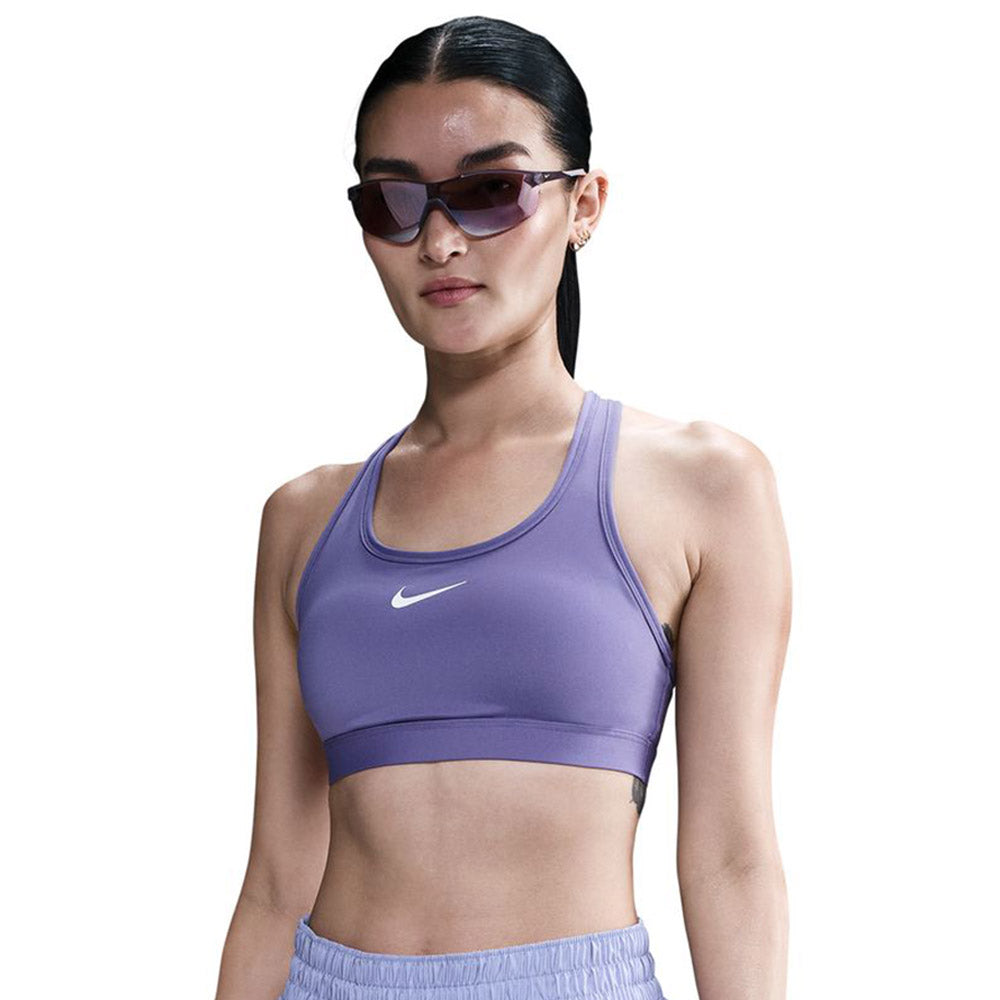 NIKE Swoosh Medium Support สปอร์ตบราผู้หญิง